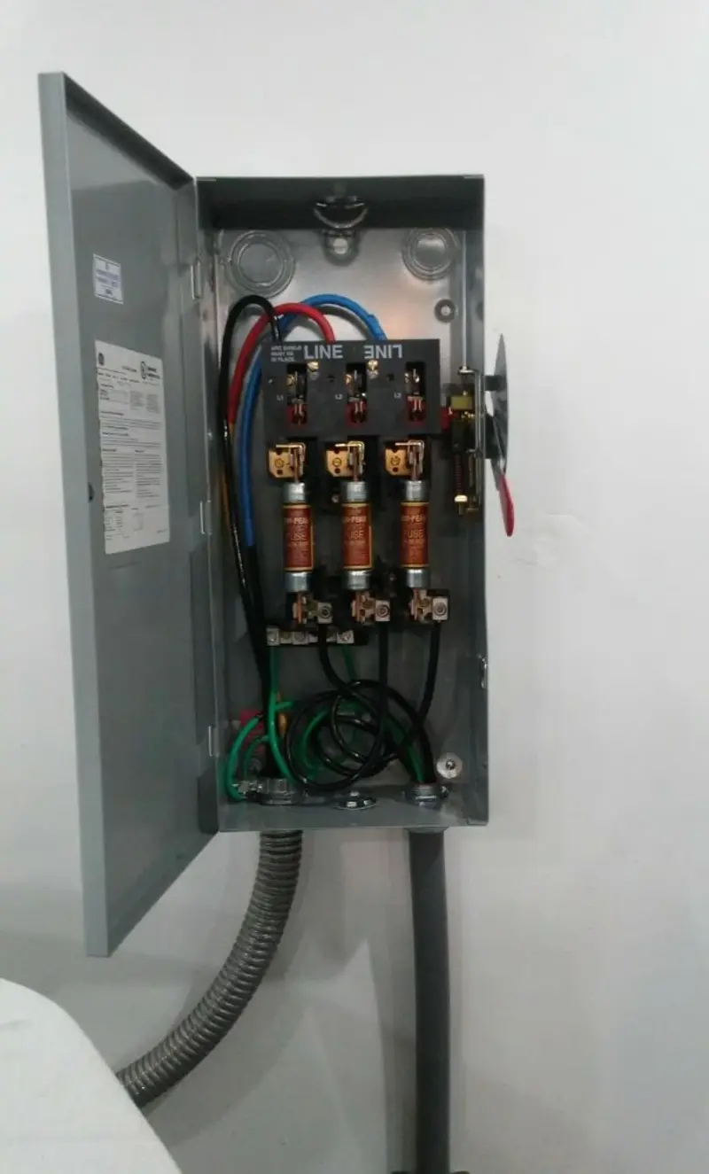 Three-phase disconnect switch installed for Smoke Detector Installation in Harbour Heights